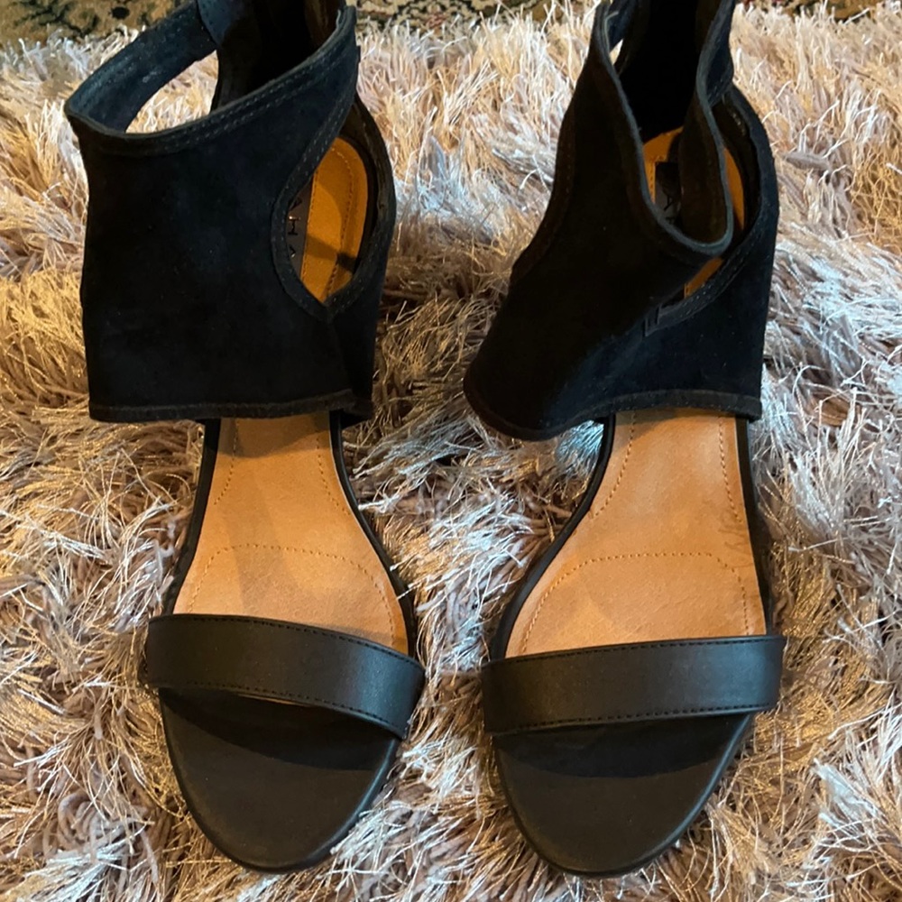 Tahari heels